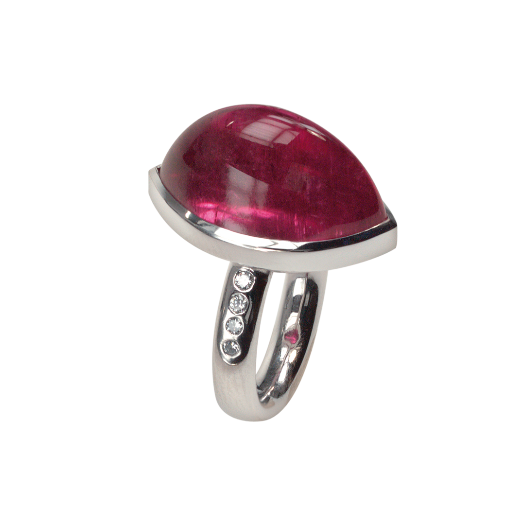 RUBELLIT SPITZ-CABOCHON